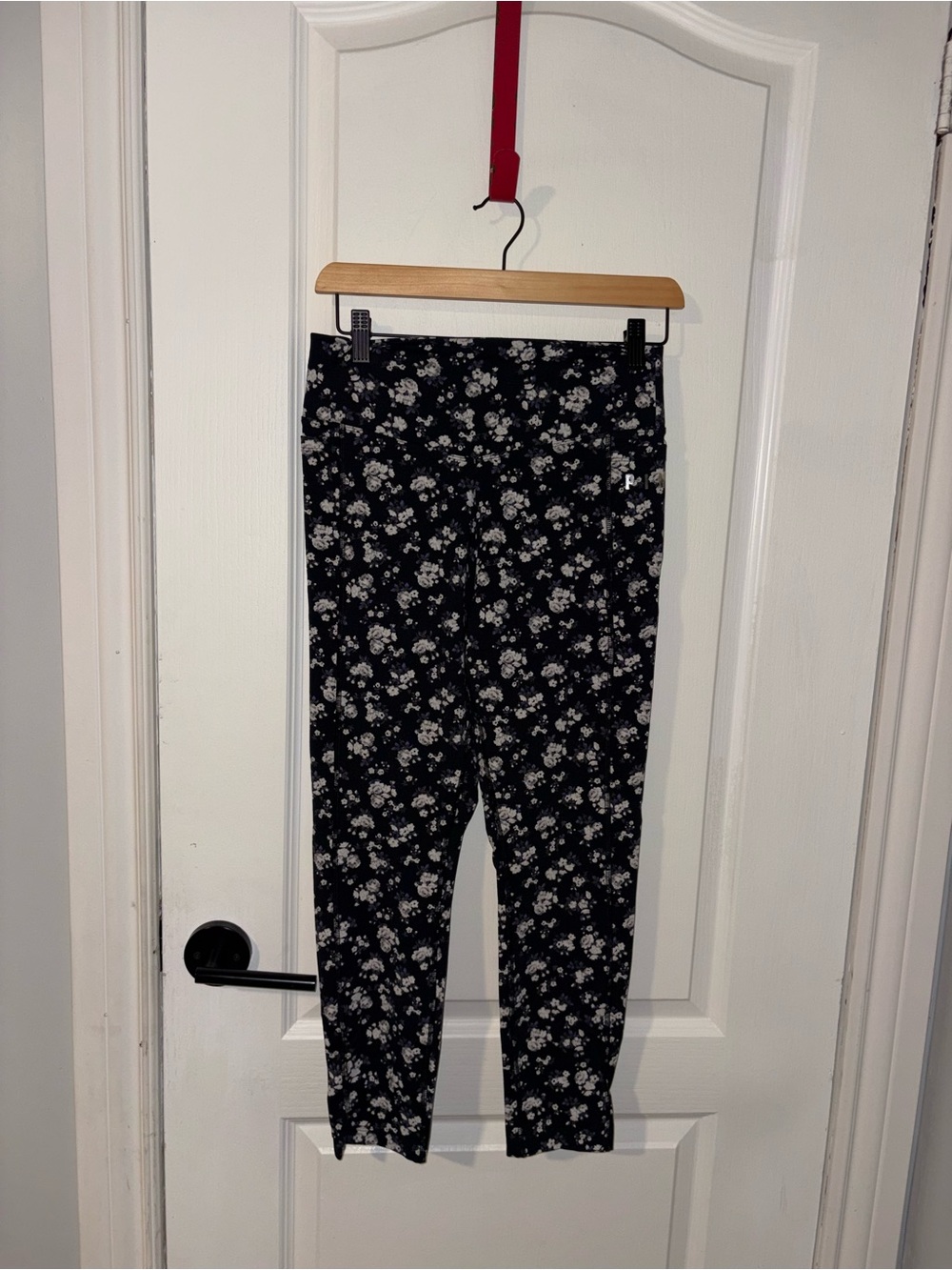 PINK | Navy Floral Leggings | Size Medium